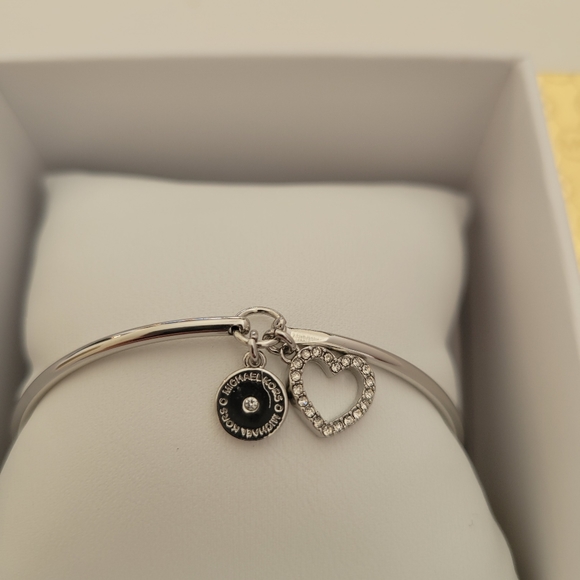MICHAEL KORS women's heart charm bangle bracelet NWT - Picture 3 of 5